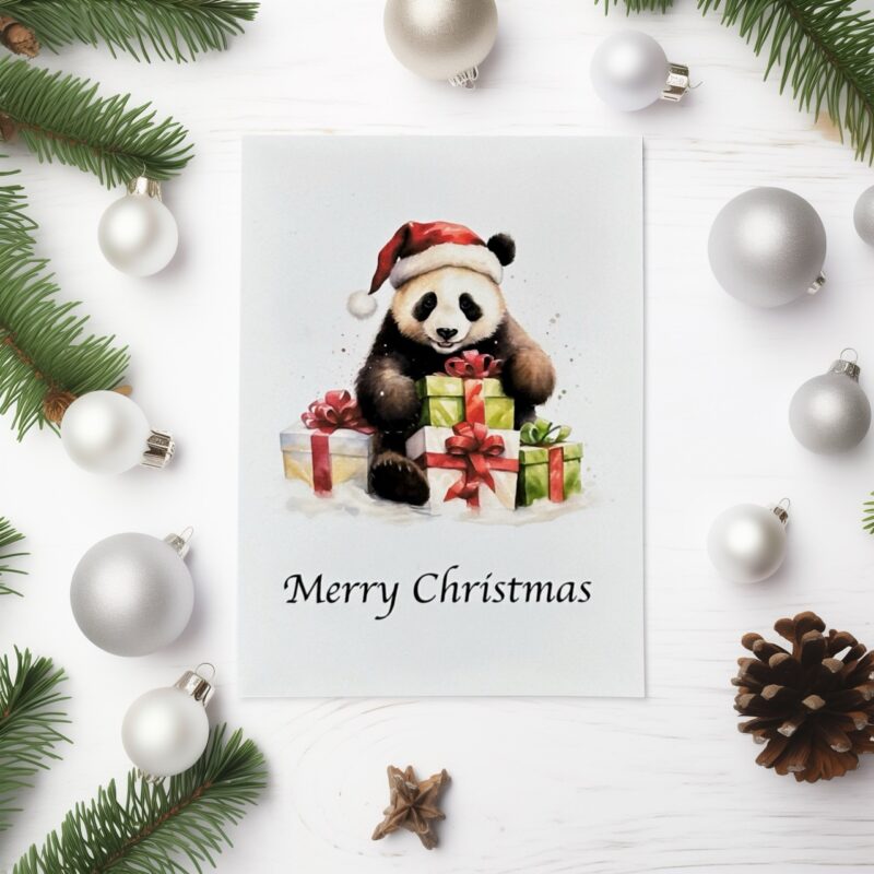 Handgemachte Panda Weihnachtskarte mit Weihnachtsmütze, erhältlich als Postkarte oder Klappkarte.